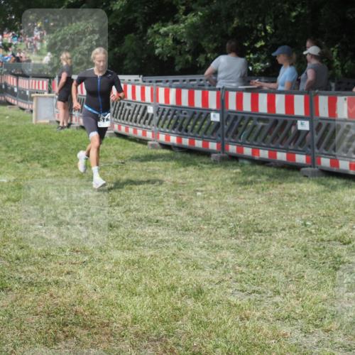 15.06.2025 - 27. Vierlanden-Triathlon KatJ http://msf.ph/oto/8038571 15.06.2025 11:32:56 Schwimmen  meine-sportfotos.de