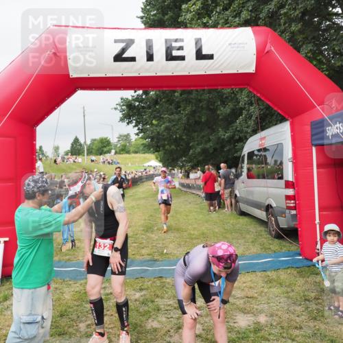 21.06.2025 - 27. Vierlanden-Triathlon MichiJ http://msf.ph/oto/8038574 15.06.2026 13:17:59 Ziel 132, 196, 816 meine-sportfotos.de