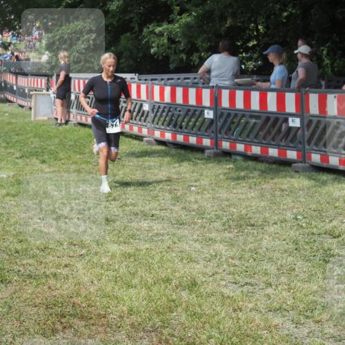 15.06.2025 - 27. Vierlanden-Triathlon KatJ http://msf.ph/oto/8038575 15.06.2025 11:32:56 Schwimmen  meine-sportfotos.de
