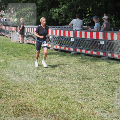 15.06.2025 - 27. Vierlanden-Triathlon KatJ http://msf.ph/oto/8038579 15.06.2025 11:32:56 Schwimmen  meine-sportfotos.de