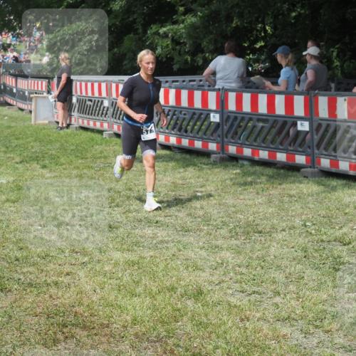 15.06.2025 - 27. Vierlanden-Triathlon KatJ http://msf.ph/oto/8038583 15.06.2025 11:32:56 Schwimmen  meine-sportfotos.de