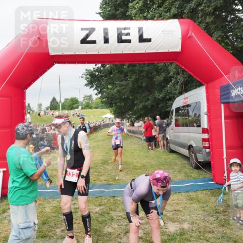 21.06.2025 - 27. Vierlanden-Triathlon MichiJ http://msf.ph/oto/8038584 15.06.2026 13:18:00 Ziel 132, 196, 816 meine-sportfotos.de