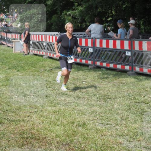 15.06.2025 - 27. Vierlanden-Triathlon KatJ http://msf.ph/oto/8038587 15.06.2025 11:32:57 Schwimmen  meine-sportfotos.de