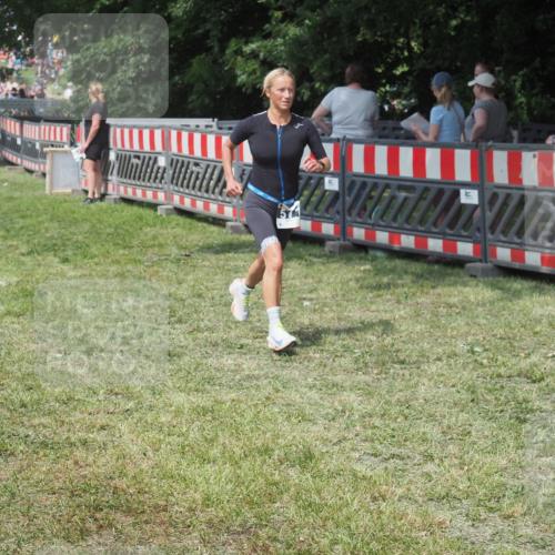 15.06.2025 - 27. Vierlanden-Triathlon KatJ http://msf.ph/oto/8038591 15.06.2025 11:32:57 Schwimmen  meine-sportfotos.de