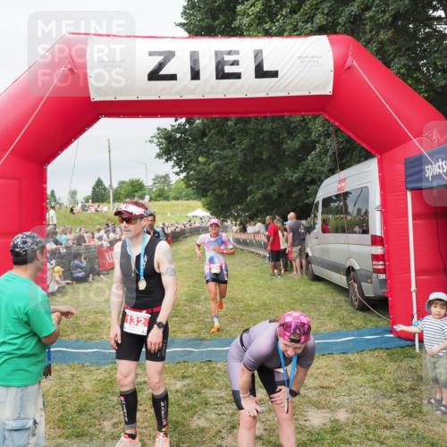 21.06.2025 - 27. Vierlanden-Triathlon MichiJ http://msf.ph/oto/8038594 15.06.2026 13:18:00 Ziel 132, 196, 816 meine-sportfotos.de