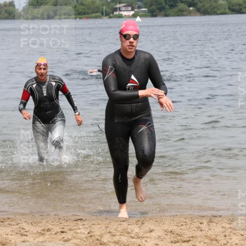 21.06.2025 - 27. Vierlanden-Triathlon Lena Gebhardt http://msf.ph/oto/8038599 15.06.2025 12:27:16 Schwimmen 1057, 1058, 1059, 1060 meine-sportfotos.de