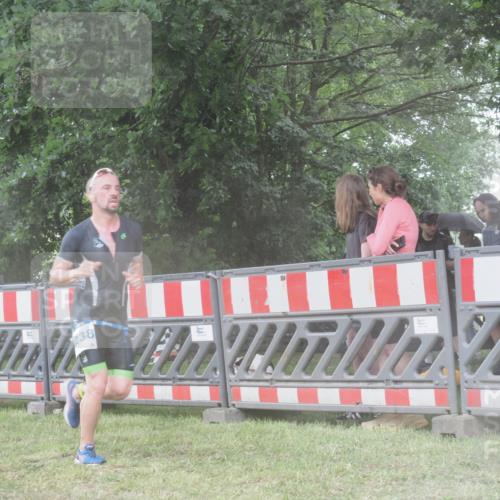 21.06.2025 - 27. Vierlanden-Triathlon KatJ http://msf.ph/oto/8038612 15.06.2025 14:21:29 Ziel 1205, 1238, 1291 meine-sportfotos.de