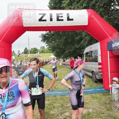 21.06.2025 - 27. Vierlanden-Triathlon MichiJ http://msf.ph/oto/8038628 15.06.2026 13:18:09 Ziel 691 meine-sportfotos.de