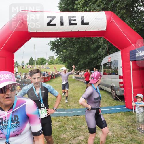 21.06.2025 - 27. Vierlanden-Triathlon MichiJ http://msf.ph/oto/8038635 15.06.2026 13:18:09 Ziel 691 meine-sportfotos.de