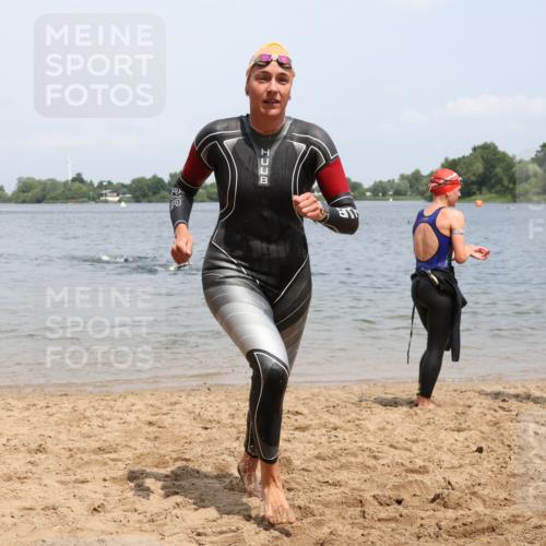 21.06.2025 - 27. Vierlanden-Triathlon Lena Gebhardt http://msf.ph/oto/8038641 15.06.2025 12:27:19 Schwimmen 1057, 1058, 1059, 1060 meine-sportfotos.de