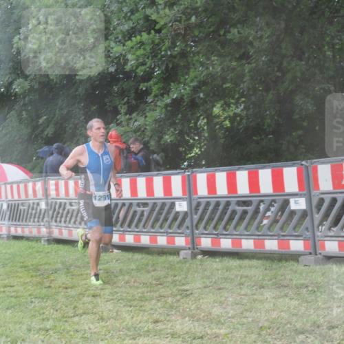 21.06.2025 - 27. Vierlanden-Triathlon KatJ http://msf.ph/oto/8038643 15.06.2025 14:21:34 Ziel 1291 meine-sportfotos.de