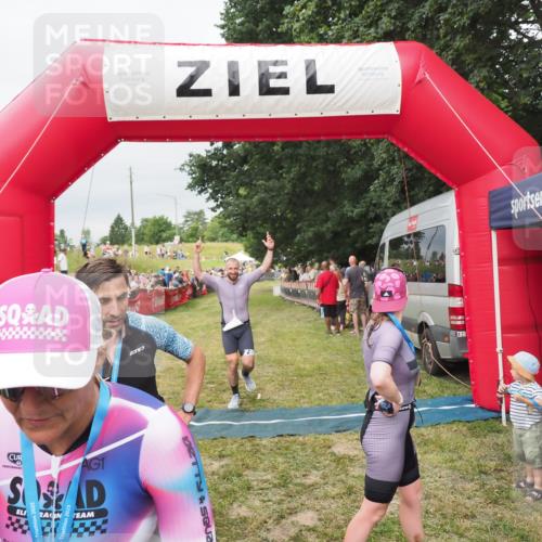 21.06.2025 - 27. Vierlanden-Triathlon MichiJ http://msf.ph/oto/8038652 15.06.2026 13:18:09 Ziel 691 meine-sportfotos.de