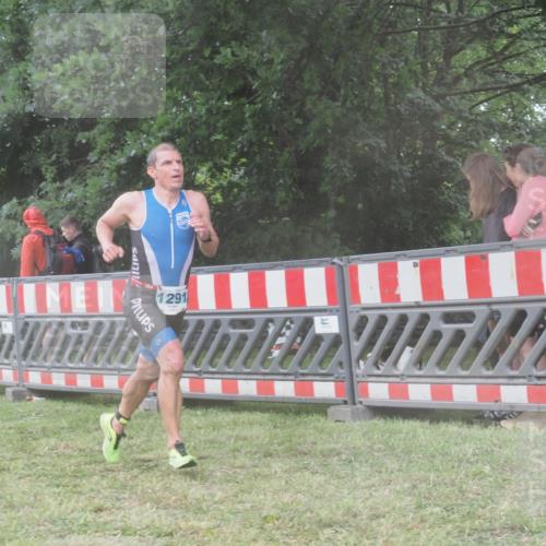 21.06.2025 - 27. Vierlanden-Triathlon KatJ http://msf.ph/oto/8038656 15.06.2025 14:21:34 Ziel 1291 meine-sportfotos.de