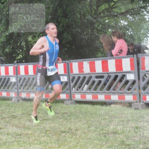 21.06.2025 - 27. Vierlanden-Triathlon KatJ http://msf.ph/oto/8038664 15.06.2025 14:21:35 Ziel 1291 meine-sportfotos.de