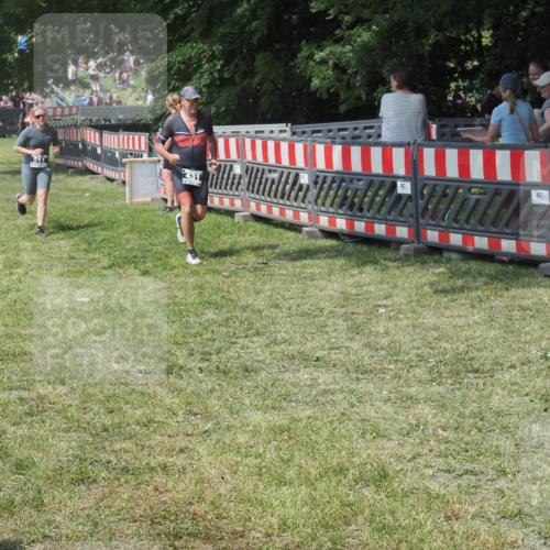 15.06.2025 - 27. Vierlanden-Triathlon KatJ http://msf.ph/oto/8038673 15.06.2025 11:33:25 Schwimmen  meine-sportfotos.de