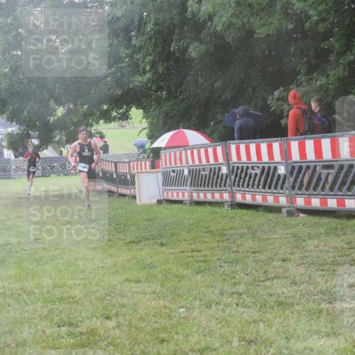 21.06.2025 - 27. Vierlanden-Triathlon KatJ http://msf.ph/oto/8038681 15.06.2025 14:21:47 Ziel 1251, 1266 meine-sportfotos.de