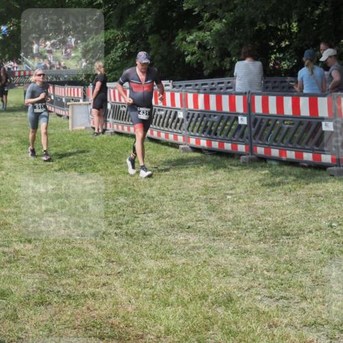 15.06.2025 - 27. Vierlanden-Triathlon KatJ http://msf.ph/oto/8038682 15.06.2025 11:33:26 Schwimmen  meine-sportfotos.de