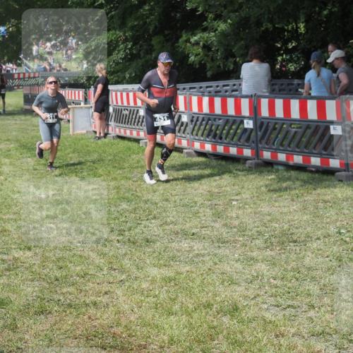 15.06.2025 - 27. Vierlanden-Triathlon KatJ http://msf.ph/oto/8038689 15.06.2025 11:33:26 Schwimmen  meine-sportfotos.de