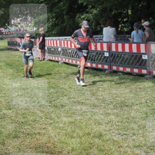 15.06.2025 - 27. Vierlanden-Triathlon KatJ http://msf.ph/oto/8038693 15.06.2025 11:33:27 Schwimmen  meine-sportfotos.de