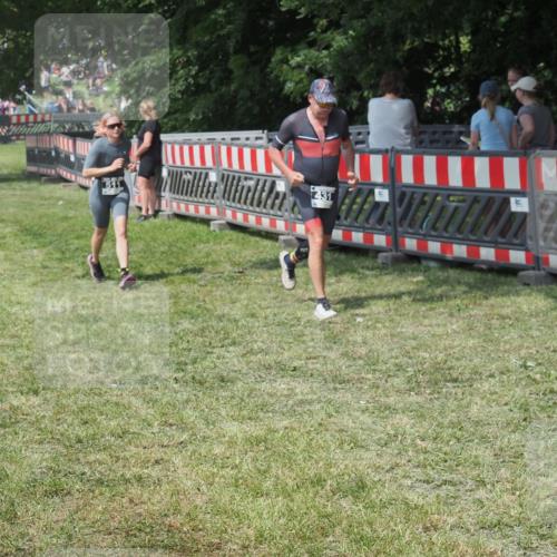 15.06.2025 - 27. Vierlanden-Triathlon KatJ http://msf.ph/oto/8038697 15.06.2025 11:33:27 Schwimmen  meine-sportfotos.de
