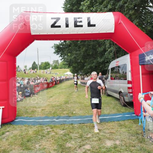 21.06.2025 - 27. Vierlanden-Triathlon MichiJ http://msf.ph/oto/8038699 15.06.2026 13:18:32 Ziel 172, 781 meine-sportfotos.de