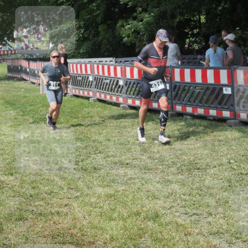 15.06.2025 - 27. Vierlanden-Triathlon KatJ http://msf.ph/oto/8038705 15.06.2025 11:33:27 Schwimmen  meine-sportfotos.de