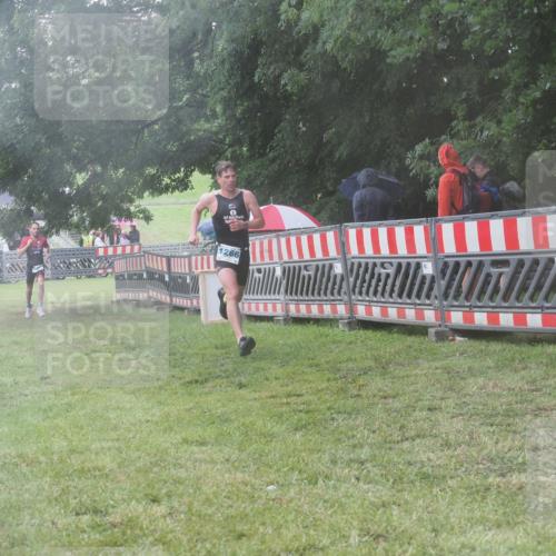 21.06.2025 - 27. Vierlanden-Triathlon KatJ http://msf.ph/oto/8038706 15.06.2025 14:21:48 Ziel 1251, 1266 meine-sportfotos.de