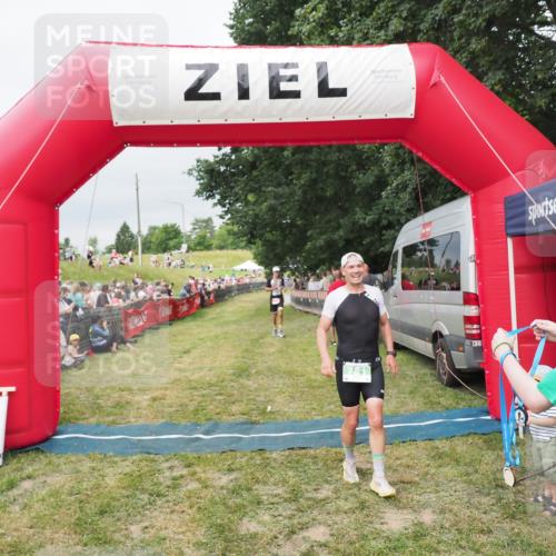 21.06.2025 - 27. Vierlanden-Triathlon MichiJ http://msf.ph/oto/8038707 15.06.2026 13:18:32 Ziel 172, 781 meine-sportfotos.de