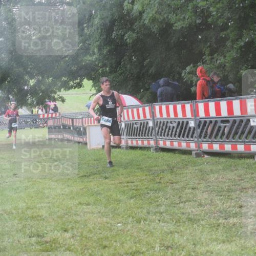 21.06.2025 - 27. Vierlanden-Triathlon KatJ http://msf.ph/oto/8038710 15.06.2025 14:21:48 Ziel 1251, 1266 meine-sportfotos.de