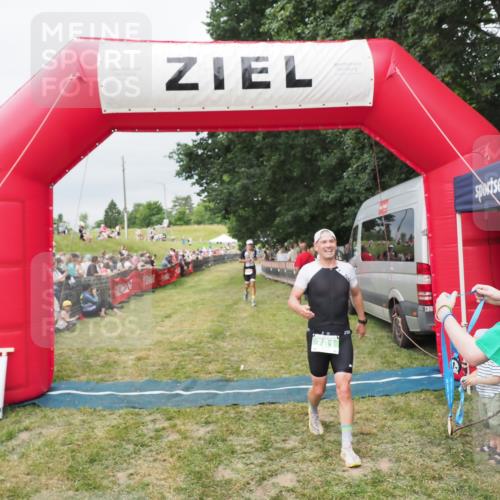 21.06.2025 - 27. Vierlanden-Triathlon MichiJ http://msf.ph/oto/8038711 15.06.2026 13:18:32 Ziel 172, 781 meine-sportfotos.de