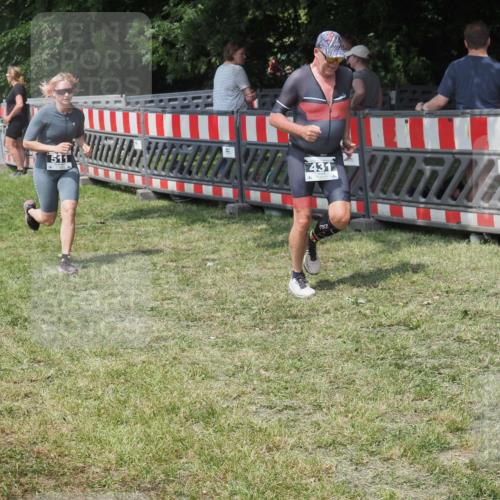 15.06.2025 - 27. Vierlanden-Triathlon KatJ http://msf.ph/oto/8038713 15.06.2025 11:33:28 Schwimmen  meine-sportfotos.de