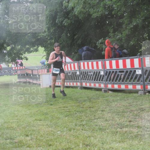 21.06.2025 - 27. Vierlanden-Triathlon KatJ http://msf.ph/oto/8038714 15.06.2025 14:21:48 Ziel 1251, 1266 meine-sportfotos.de