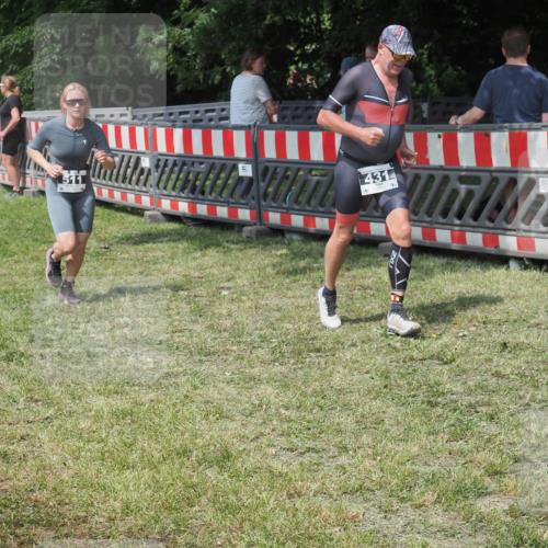 15.06.2025 - 27. Vierlanden-Triathlon KatJ http://msf.ph/oto/8038716 15.06.2025 11:33:28 Schwimmen  meine-sportfotos.de