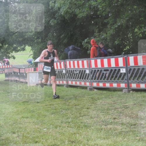 21.06.2025 - 27. Vierlanden-Triathlon KatJ http://msf.ph/oto/8038718 15.06.2025 14:21:48 Ziel 1251, 1266 meine-sportfotos.de
