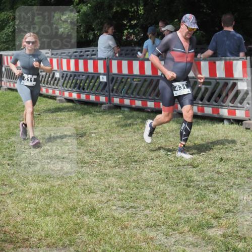 15.06.2025 - 27. Vierlanden-Triathlon KatJ http://msf.ph/oto/8038721 15.06.2025 11:33:28 Schwimmen  meine-sportfotos.de