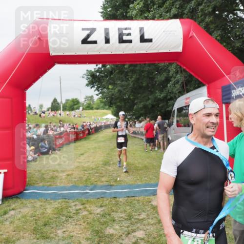 21.06.2025 - 27. Vierlanden-Triathlon MichiJ http://msf.ph/oto/8038722 15.06.2026 13:18:34 Ziel 172, 781 meine-sportfotos.de