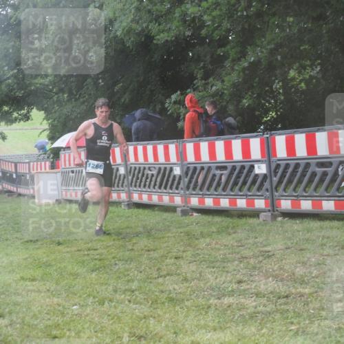 21.06.2025 - 27. Vierlanden-Triathlon KatJ http://msf.ph/oto/8038723 15.06.2025 14:21:48 Ziel 1251, 1266 meine-sportfotos.de