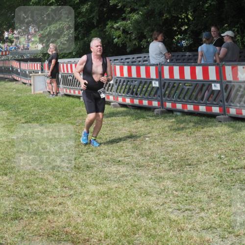 15.06.2025 - 27. Vierlanden-Triathlon KatJ http://msf.ph/oto/8038726 15.06.2025 11:33:37 Schwimmen  meine-sportfotos.de