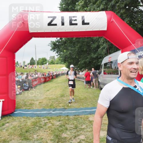 21.06.2025 - 27. Vierlanden-Triathlon MichiJ http://msf.ph/oto/8038727 15.06.2026 13:18:35 Ziel 172, 781 meine-sportfotos.de