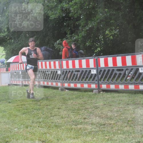 21.06.2025 - 27. Vierlanden-Triathlon KatJ http://msf.ph/oto/8038728 15.06.2025 14:21:48 Ziel 1251, 1266 meine-sportfotos.de