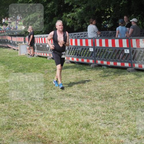 15.06.2025 - 27. Vierlanden-Triathlon KatJ http://msf.ph/oto/8038730 15.06.2025 11:33:37 Schwimmen  meine-sportfotos.de