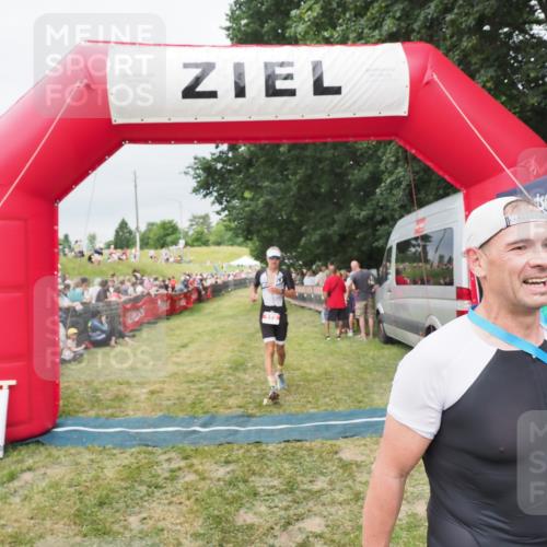 21.06.2025 - 27. Vierlanden-Triathlon MichiJ http://msf.ph/oto/8038731 15.06.2026 13:18:35 Ziel 172, 781 meine-sportfotos.de