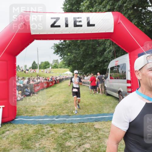 21.06.2025 - 27. Vierlanden-Triathlon MichiJ http://msf.ph/oto/8038733 15.06.2026 13:18:35 Ziel 172, 781 meine-sportfotos.de