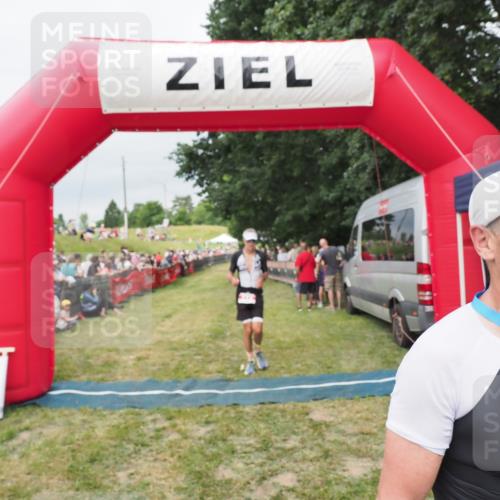 21.06.2025 - 27. Vierlanden-Triathlon MichiJ http://msf.ph/oto/8038736 15.06.2026 13:18:35 Ziel 172, 781 meine-sportfotos.de