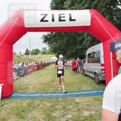 21.06.2025 - 27. Vierlanden-Triathlon MichiJ http://msf.ph/oto/8038738 15.06.2026 13:18:35 Ziel 172, 781 meine-sportfotos.de