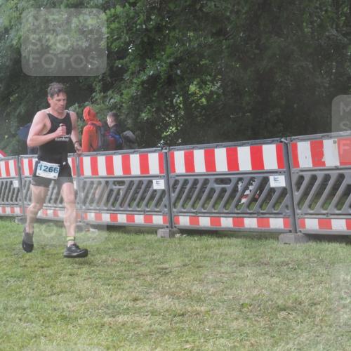 21.06.2025 - 27. Vierlanden-Triathlon KatJ http://msf.ph/oto/8038741 15.06.2025 14:21:49 Ziel 1251, 1266 meine-sportfotos.de