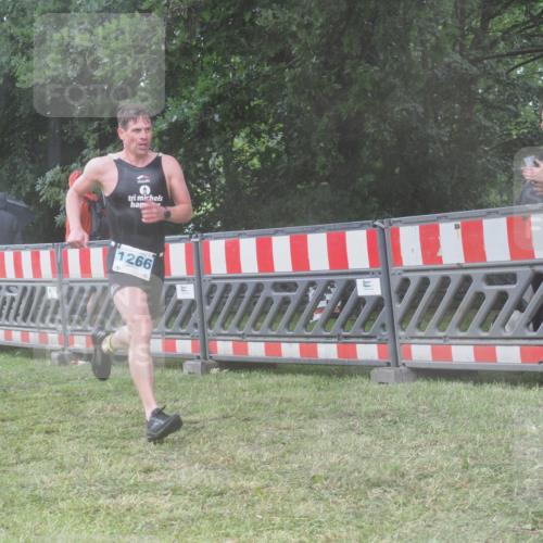 21.06.2025 - 27. Vierlanden-Triathlon KatJ http://msf.ph/oto/8038746 15.06.2025 14:21:49 Ziel 1251, 1266 meine-sportfotos.de