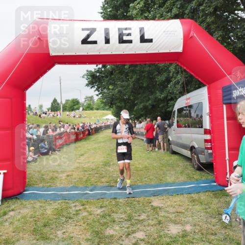 21.06.2025 - 27. Vierlanden-Triathlon MichiJ http://msf.ph/oto/8038748 15.06.2026 13:18:36 Ziel 172, 781 meine-sportfotos.de