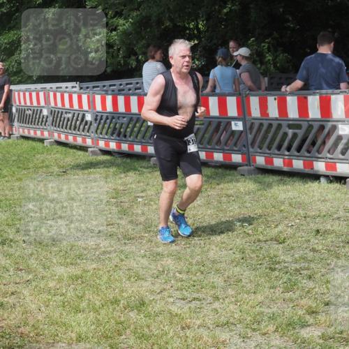 15.06.2025 - 27. Vierlanden-Triathlon KatJ http://msf.ph/oto/8038753 15.06.2025 11:33:38 Schwimmen  meine-sportfotos.de
