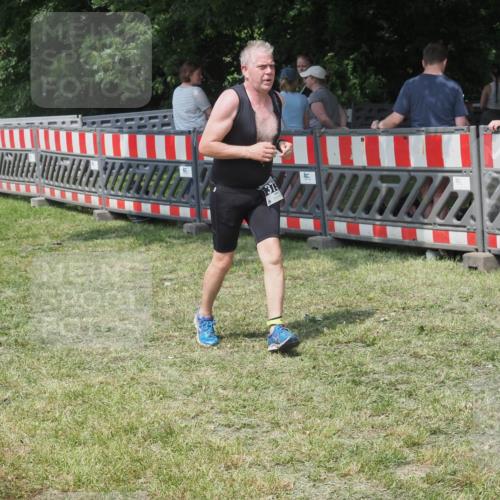 15.06.2025 - 27. Vierlanden-Triathlon KatJ http://msf.ph/oto/8038757 15.06.2025 11:33:38 Schwimmen  meine-sportfotos.de